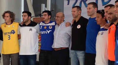 איציק לארי והקפטנים של כל הקבוצות (מערכת ONE)