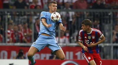 דזקו עם הכדור  (רויטרס)