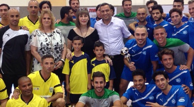 שחקני הקט רגל, יחד עם שחקני מכבי חיפה והשרה לימור לבנת שחקני הקט רגל, יחד עם שחקני מכבי חיפה והשרה לימור לבנת