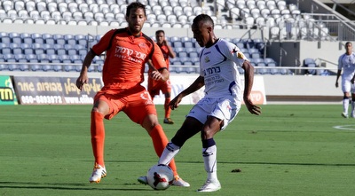 איילה עם הכדור, בלדוט שומר עליו (יניב גונן)