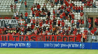 אוהדי הפועל ת&qout;א. הקבוצה הסכימה לבקשת העמותה (ניסן עייש)