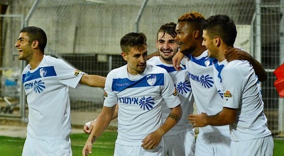 שחקני ק&qout;ש חוגגים (ניסן עייש)