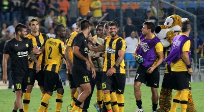 שחקני בית&qout;ר מאושרים (רדאד ג&acute;בארה)