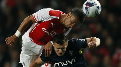 קוקלין נאבק עם טאדיץ (טוויטר) (מערכת ONE)