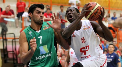 אלכס צו´ברביץ´ עובד בהגנה (רדאד ג´בארה) אלכס צו´ברביץ´ עובד בהגנה (רדאד ג´בארה)