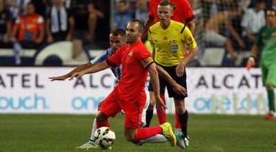 אינייסטה עם הכדור (רויטרס)