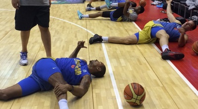 מרקיז היינס ואלכס מאריץ´ באימון מכבי ת&qout;א בברזיל. גודס: &qout;5 שחקנים חדשים, זה לוקח זמן&qout; מרקיז היינס ואלכס מאריץ´ באימון מכבי ת&qout;א בברזיל. גודס: &qout;5 שחקנים חדשים, זה לוקח זמן&qout;