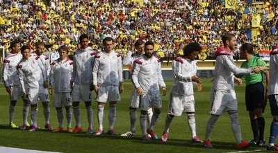 שחקני ריאל רגע לפני פתיחת המשחק (טוויטר)