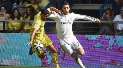 רונאלדו מנסה להגיע לכדור (טוויטר)