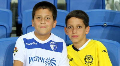 אוהדים (רדאד ג´בארה)