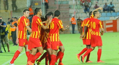 שחקני אשדוד חוגגים (מרטין גוטדאמק) שחקני אשדוד חוגגים (מרטין גוטדאמק)