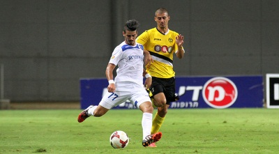 עהאד עזאם עם הכדור (רדאד ג´בארה)