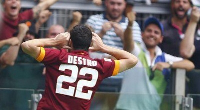 מתיאה דסטרו חוגג שער מדהים (מערכת ONE) מתיאה דסטרו חוגג שער מדהים (מערכת ONE)