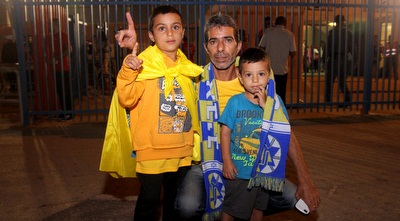 אוהדי מכבי ת&qout;א מחוץ לווסרמיל (רדאד ג´בארה) אוהדי מכבי ת&qout;א מחוץ לווסרמיל (רדאד ג´בארה)