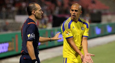 טל בן חיים מתווכח עם הקוון (רדאד ג´בארה) טל בן חיים מתווכח עם הקוון (רדאד ג´בארה)