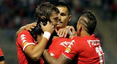 שחקני ב&qout;ש חוגגים עם ברדה (יניב גונן) שחקני ב&qout;ש חוגגים עם ברדה (יניב גונן)