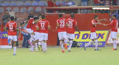 שחקני ב&qout;ש חוגגים (מרטין גוטדאמק) שחקני ב&qout;ש חוגגים (מרטין גוטדאמק)