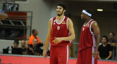 אליהו וג´ונס (עמרי שטיין)