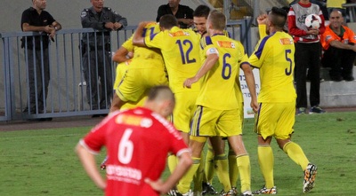 הצהובים חוגגים (חגי ניזרי)