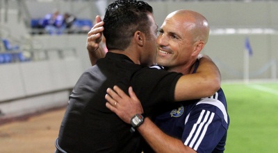 אריה וחיים מתחבקים (חגי ניזרי)