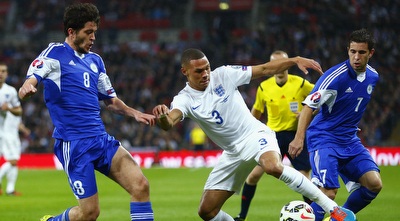 קיירן גיבס נאבק על הכדור (רויטרס)