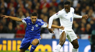 דני וולבק מנסה להשתלט על הכדור (רויטרס)