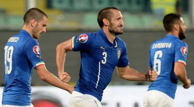 קייליני חוגג צמד ושער עצמי ב-1:2 של איטליה קייליני חוגג צמד ושער עצמי ב-1:2 של איטליה