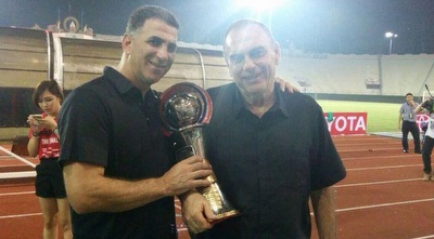 אברהם גרנט ומרקו בלבול עם הגביע התאילנדי אברהם גרנט ומרקו בלבול עם הגביע התאילנדי