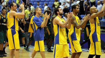 שחקני מכבי ת&qout;א מודים לקהל (יניב גונן)