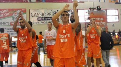 שחקני נס ציונה מודים לקהל (רדאד ג´בארה)