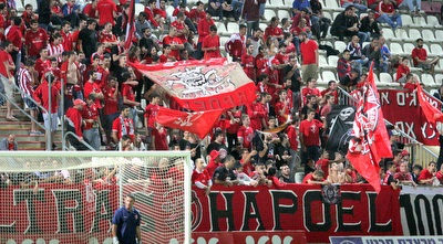 אוהדי הפועל ת&qout;א (משה חרמון)