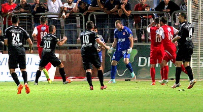 דני עמוס מאושר לאחר ההדיפה (משה חרמון)