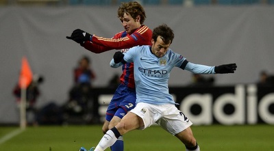 סילבה נאבק על הכדור עם מריו פרננדס