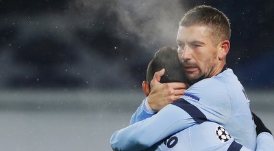 אגוארו חוגג עם קולארוב (רויטרס)