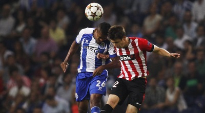 סאנדרו ופרננדס נאבקים על הכדור (רויטרס) סאנדרו ופרננדס נאבקים על הכדור (רויטרס)