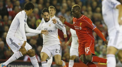 מריו באלוטלי מול איסקו. הכעיס את מאמנו (רויטרס)