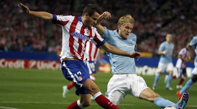 סאול מנסה לעצור את פיליפ הלאנדר (רויטרס)