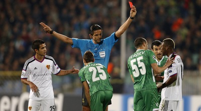 סריי דיה מקבל כרטיס אדום (רויטרס)