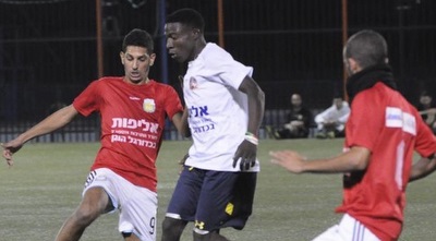 טיובה ג´קסון בפעולה (אתר מדינת הכדורגל)