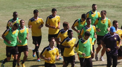 שחקני בית&qout;ר באימון (גיא בן זיו) (מערכת ONE)