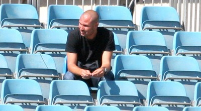 דודו אברהם. מורחק ולא יכול לעמוד על הקווים (משה חרמון)