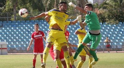 עומרי גלזר יוצא לכדור (משה חרמון)