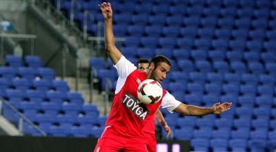 עלא אבו סאלח משתלט על הכדור (יניב גונן)