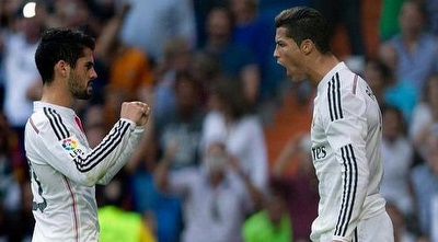 רונאלדו חוגג עם איסקו. הקבוצה בכושר נהדר