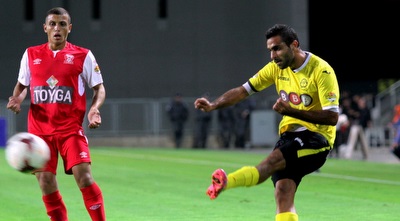 שמעון הרוש בועט (יניב גונן)