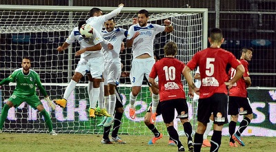 קלונאס בועט על החומה של ק&qout;ש (ניסן עייש)