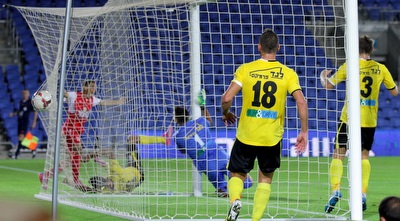 הרוש דוחק לשערו הוא (יניב גונן)