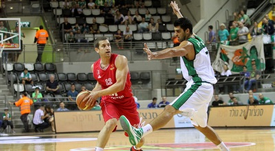 צ´וברביץ´ שומר על נאור (חגי ניזרי)