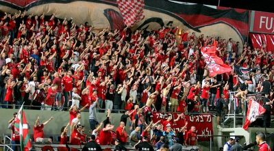 אוהדי הפועל ת&qout;א יציפו את בלומפילד (משה חרמון)