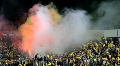 הקהל של בית&qout;ר בפתיחה (משה חרמון) הקהל של בית&qout;ר בפתיחה (משה חרמון)